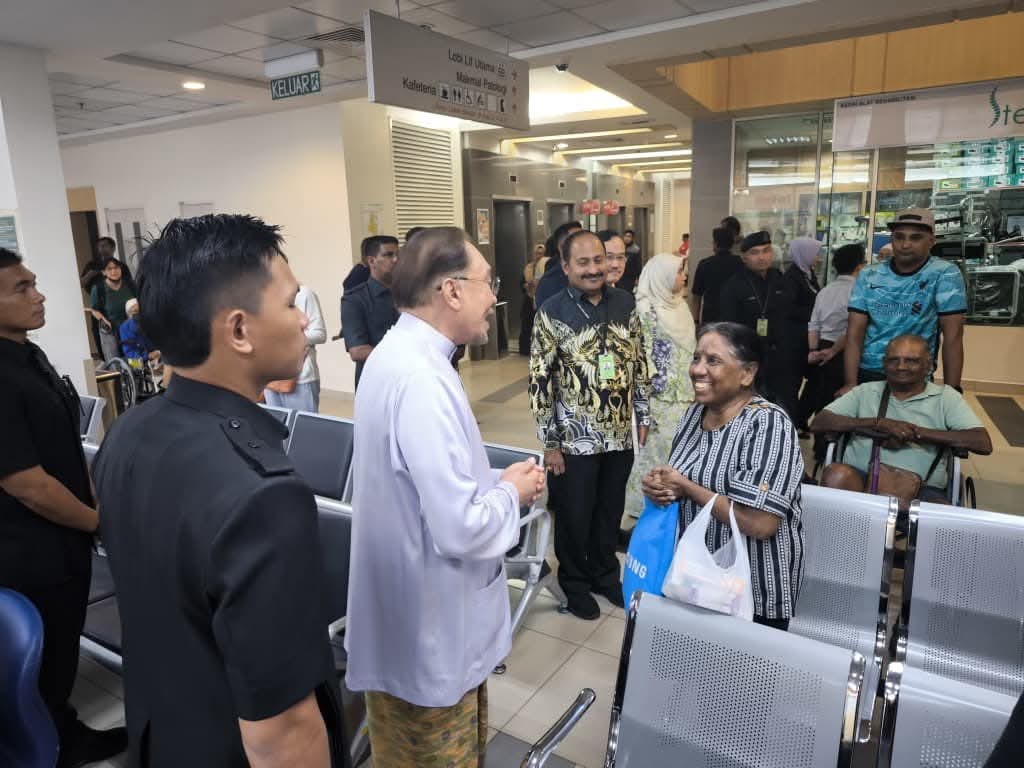 首相伉俪巡视隆中央医院 向医护致谢 祈愿患者早日康复
