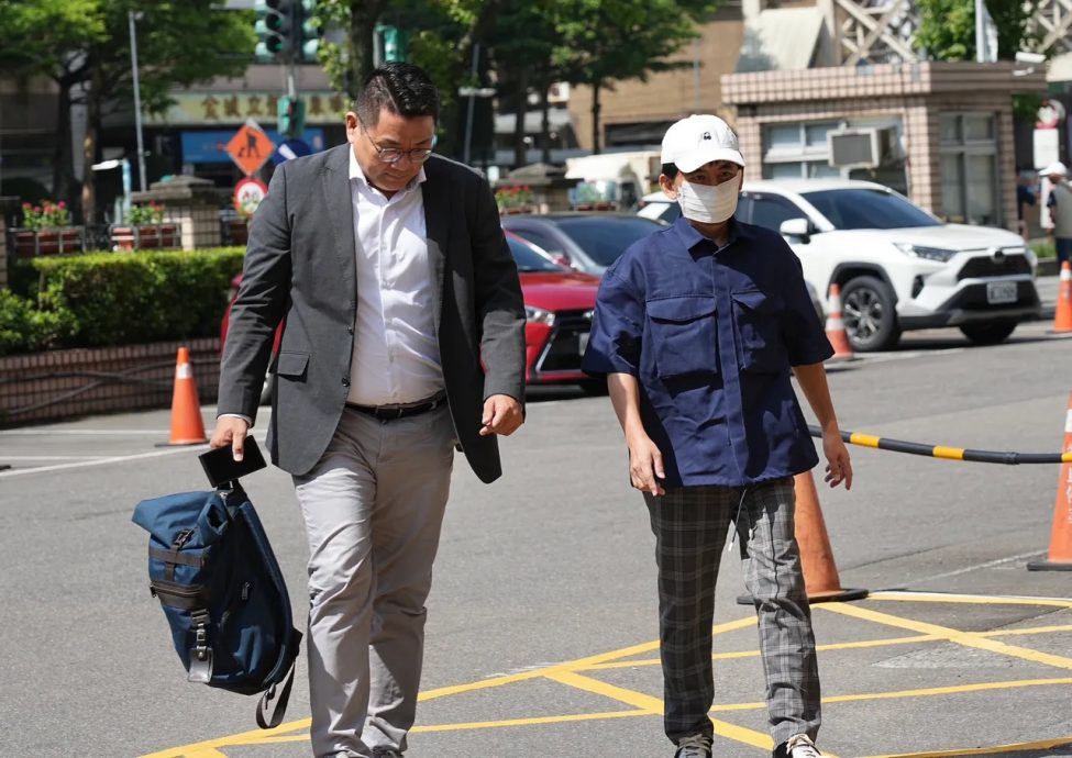 黄子佼涉肇逃不认罪 自称无业没收入