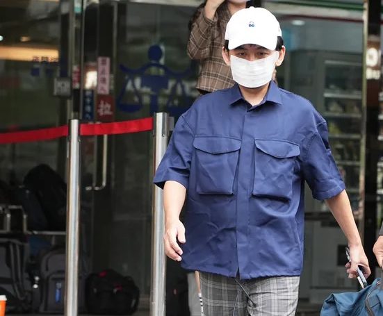 黄子佼涉肇逃不认罪 自称无业没收入