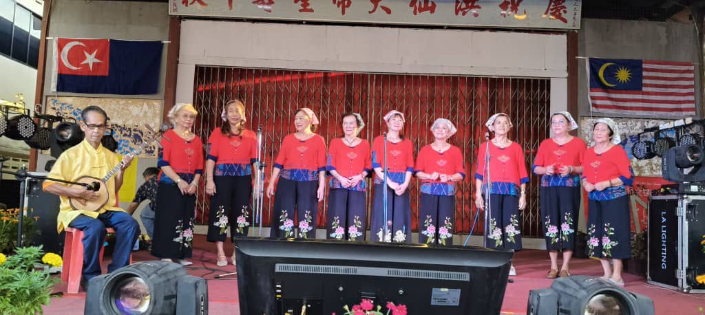 (锁文)乐活频道(5月7日见报):12人娘子军唱响客家山歌,9年坚守传承南洋乡音