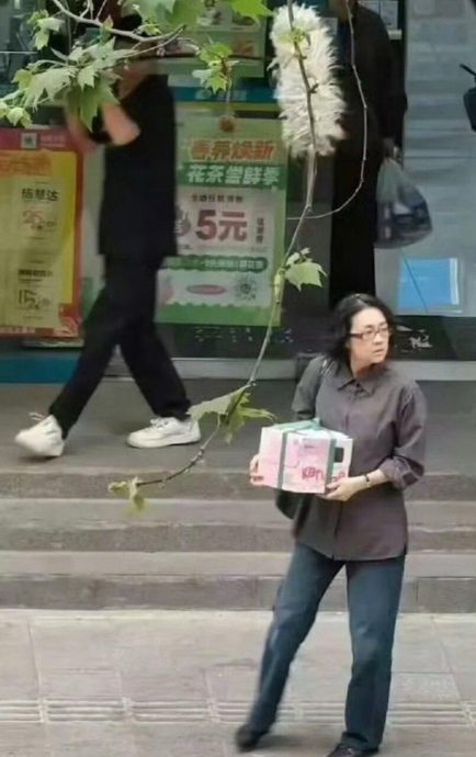 诡异后颈如戴人皮头套 章子怡遭疯传“调包”
