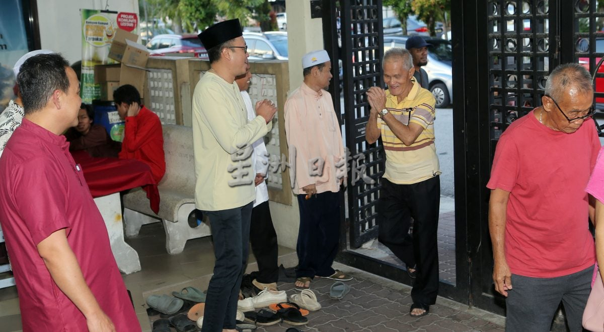 【我们】清真寺邀非穆街坊同开斋 热情款待和乐融融