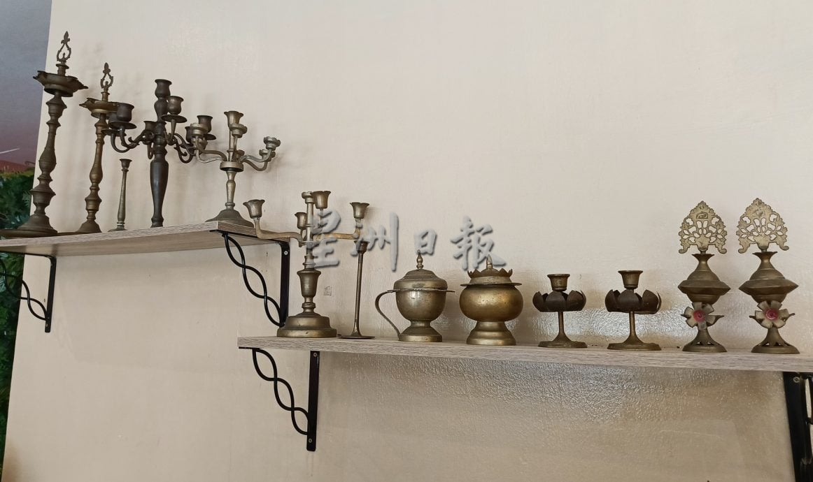 **请锁文(17/5见报):有故事的人:一屋“不值钱”铜器 却是夫妇俩不愿舍弃的珍藏