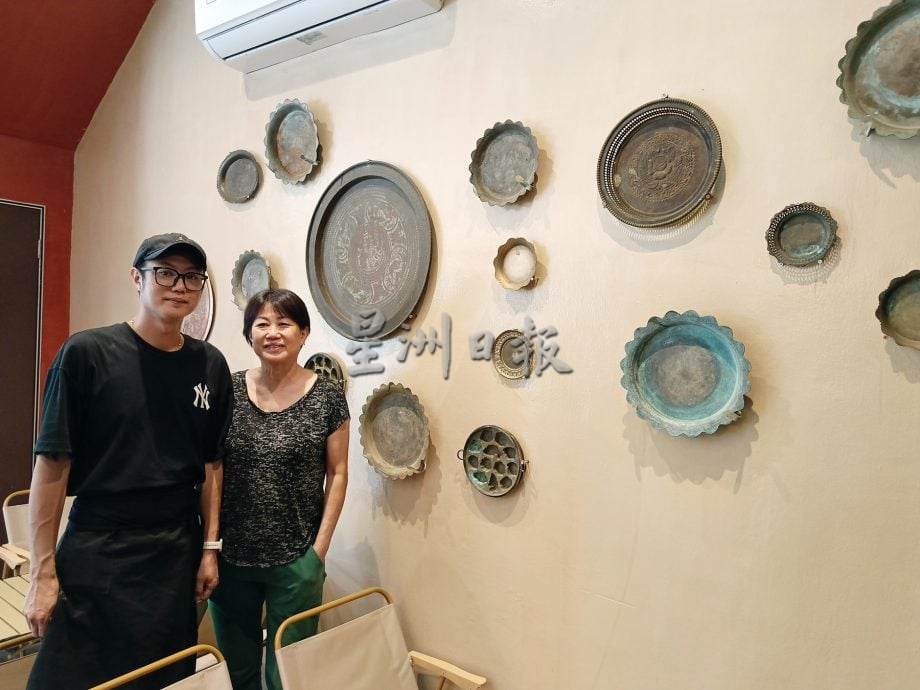 **请锁文(17/5见报):有故事的人:一屋“不值钱”铜器 却是夫妇俩不愿舍弃的珍藏