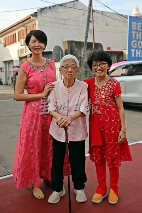《我们》当华裔志工穿上纱丽——一场从服饰开始的靠近