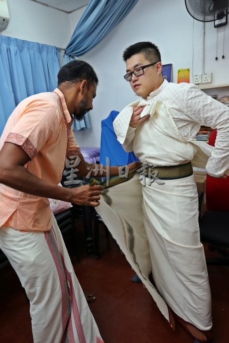 《我们》当华裔志工穿上纱丽——一场从服饰开始的靠近