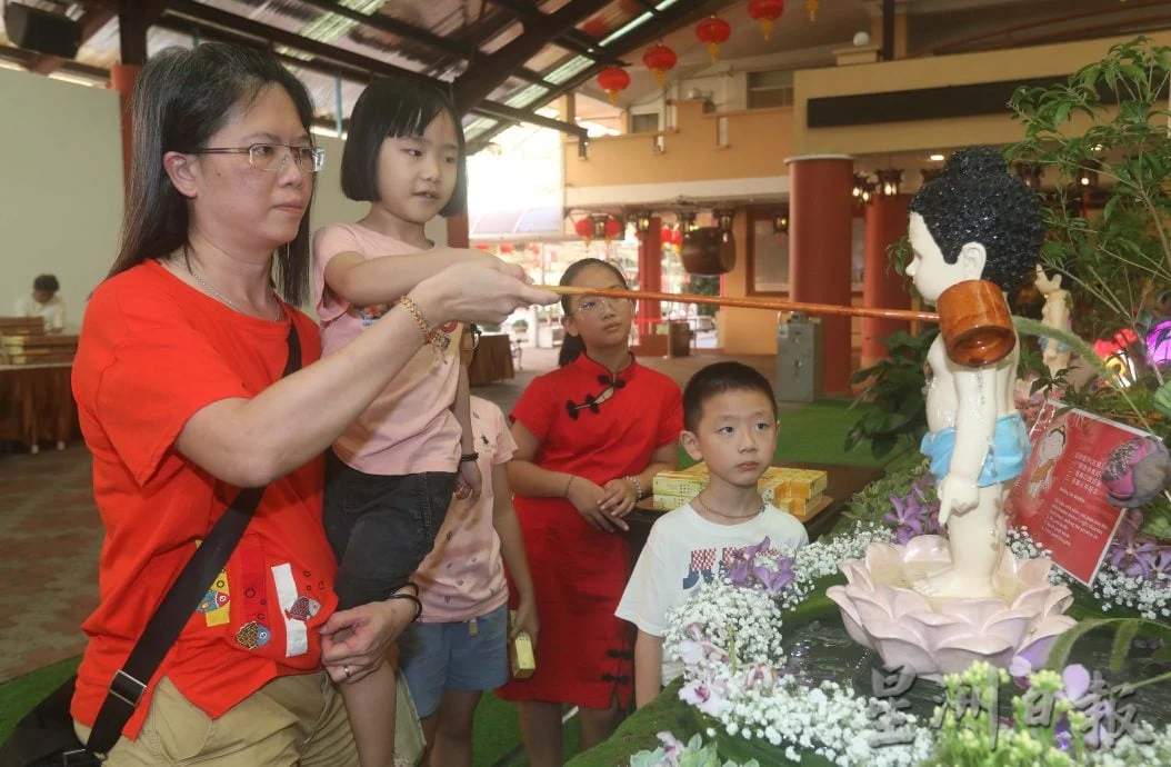 逾万信众齐聚东禅寺浴佛 觉诚法师:包容互重促多元共荣