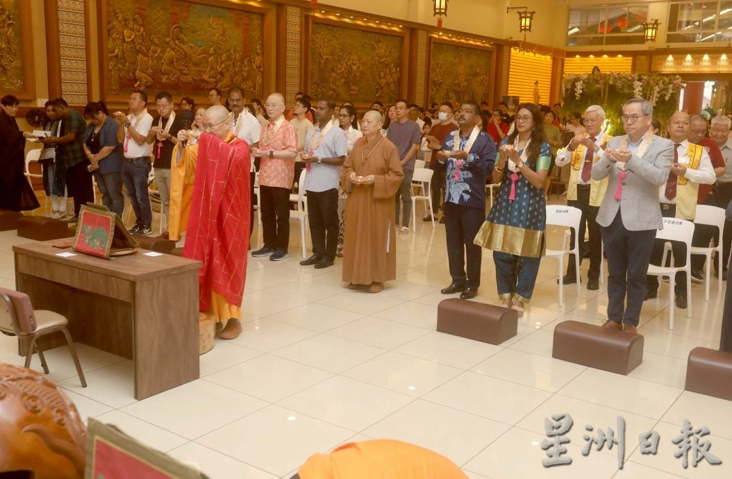 逾万信众齐聚东禅寺浴佛 觉诚法师:包容互重促多元共荣