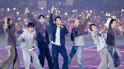 规划混乱粉丝进不去惹众怒 BTS釜山演唱会推迟75分钟开演　