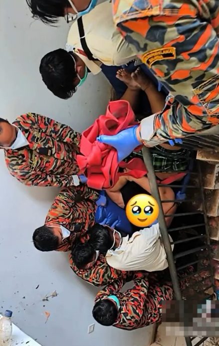 200公斤病患受困三楼!医护与消拯员联手抬下楼获网赞