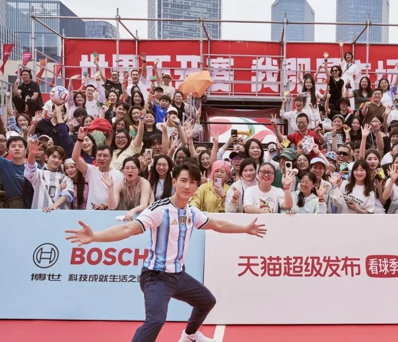 80岁看起来像50岁!吴尊晒父子合照全网暴动
