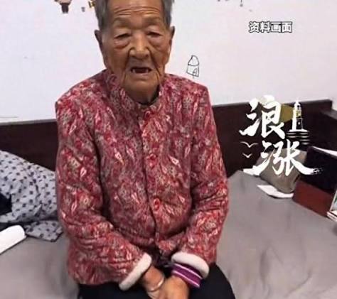 97岁网红离世前插管直播 网民怒斥其家人压榨刘老太至最后一刻