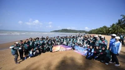 宝腾连续3年办净滩活动 82名志工清出536公斤垃圾