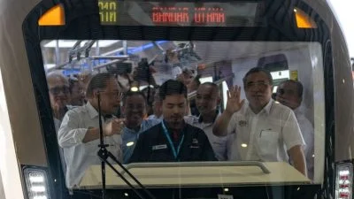 沙亚南LRT 3开通 陆兆福：完善雪州西部轨道网络