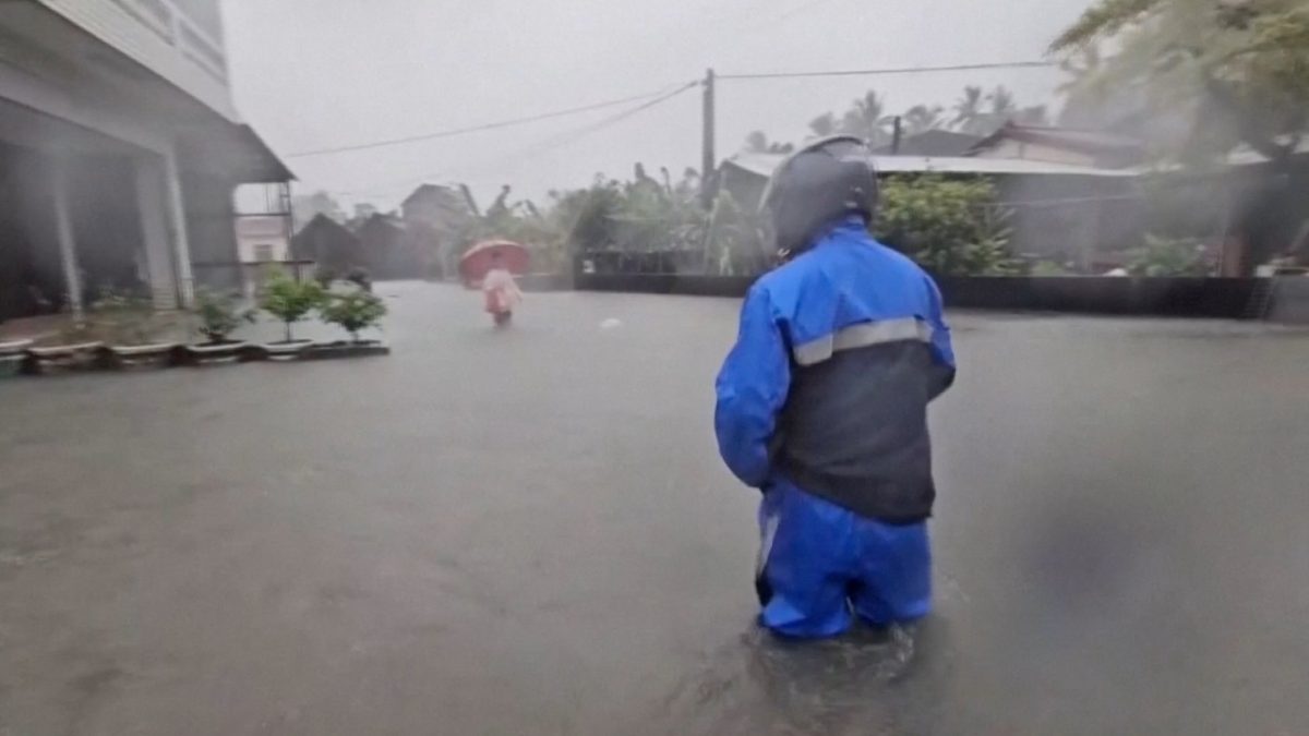 「米克拉」带来大暴雨 台南高雄严重水浸停工停课