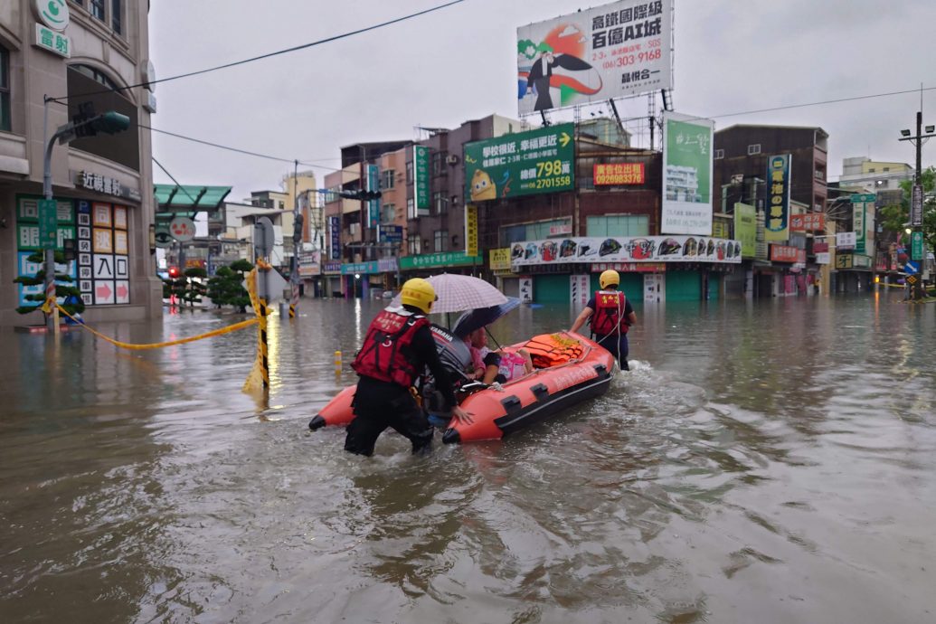 「米克拉」带来大暴雨 台南高雄严重水浸停工停课
