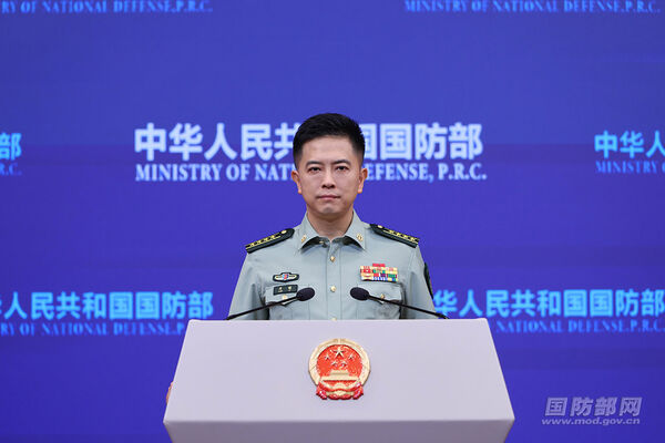 中国国防部发言人增至3位 “80后”陈曦粉墨登场