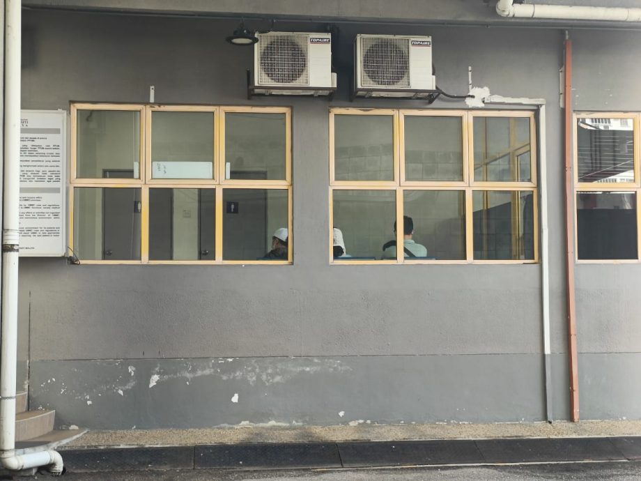 中国女留学生遭杀害案·家属今领尸 悲痛不语