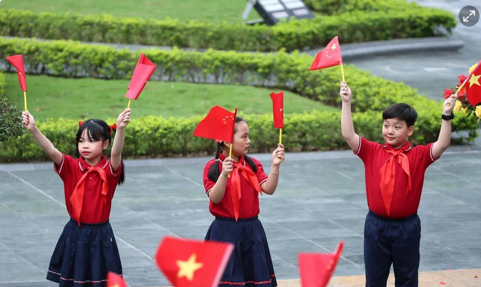 中越总理通话:推进基础设施互联互通 妥善管控海上分歧