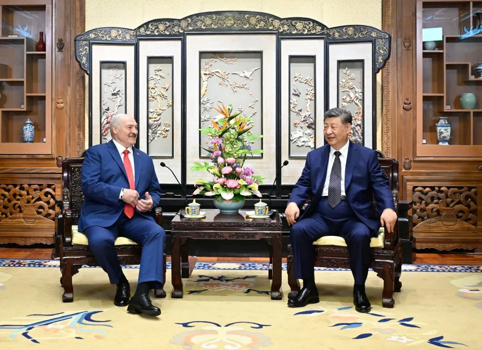 习近平会见白俄总统卢卡申科