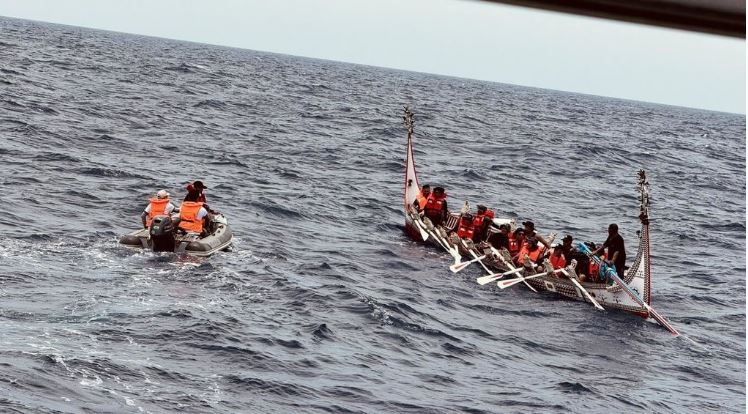 兰屿拼板舟重返海上古道逆风破浪 抵巴丹岛获“亲人”热烈欢迎