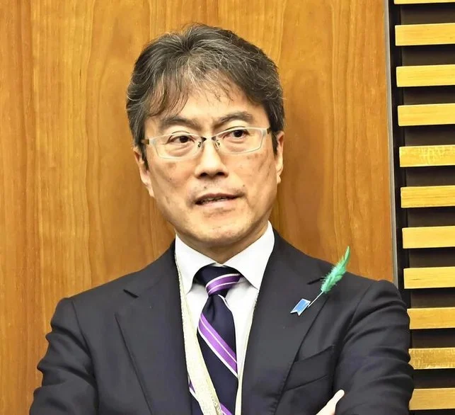出公差邀外遇对象过夜 日相核心幕僚将调职