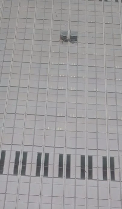 北京第一高楼中信大厦遭小飞机撞击 员工紧急疏散