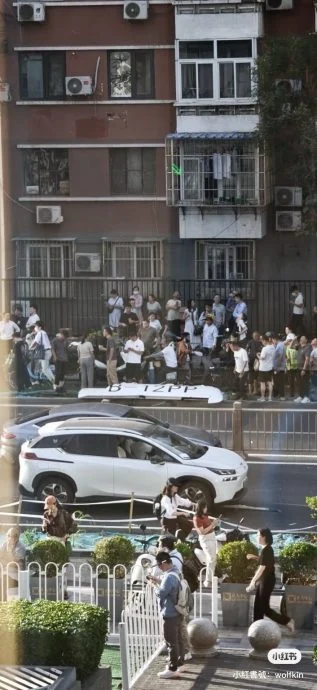 北京第一高楼中信大厦遭小飞机撞击 员工紧急疏散