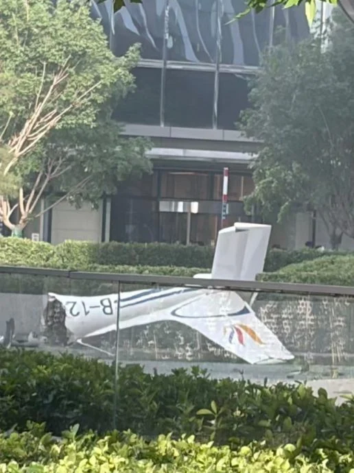 北京第一高楼中信大厦遭小飞机撞击 员工紧急疏散