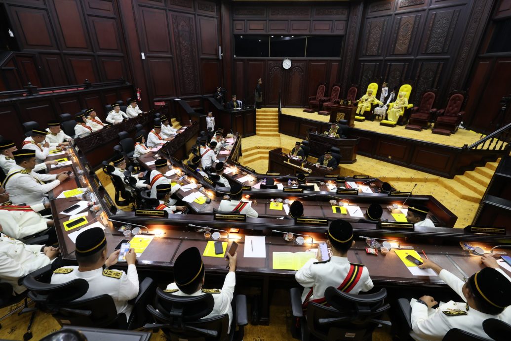 即时国内:森议会解散非易事 律师:森大臣需闯王室3关