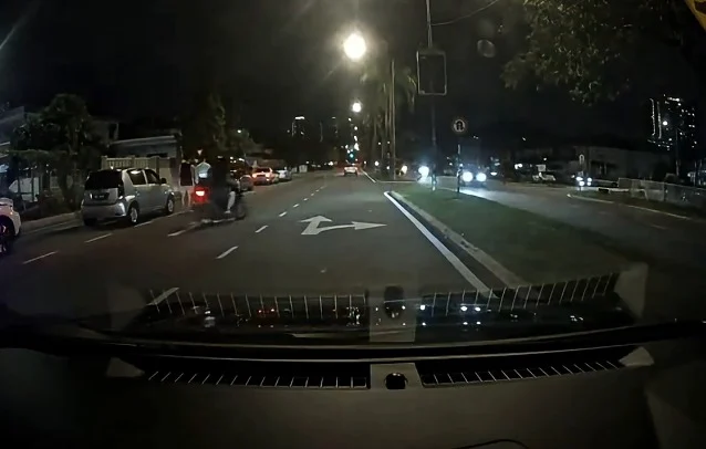 司机掌握“通关密码”遇路障秒放行!网民:“学起来!”