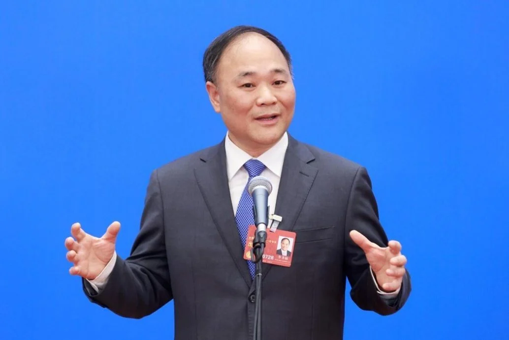 吉利董事长:将关闭或合并冗余主体 集中资源做强港上市子企