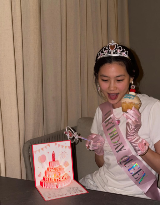 同游庆郑好娟32岁生日 Jisoo出卖惠利睡相
