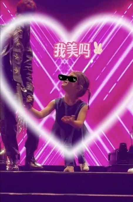 周董3岁小女儿惊喜登台 开口“教训”老爸超萌