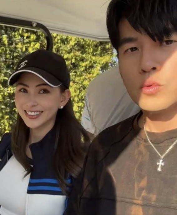 周董3岁小女儿惊喜登台 开口“教训”老爸超萌