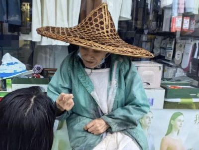 四川91岁“粽子爷爷”一颗只卖5毛 年休3天!17年如一日不涨价