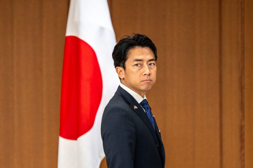 回应北京“新军国主义”论 日防相质疑中国军费预算可信度