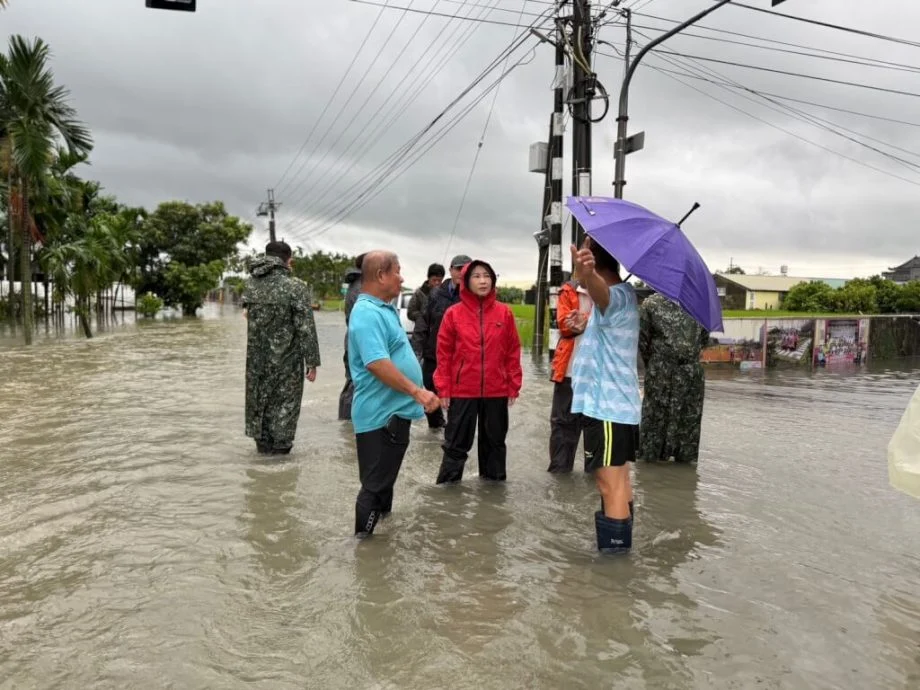 屏东县持续超大豪雨 周五停班停课