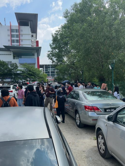 已签发//又一大学传炸弹投报?泰莱大学紧急疏散学生 警方到场排查