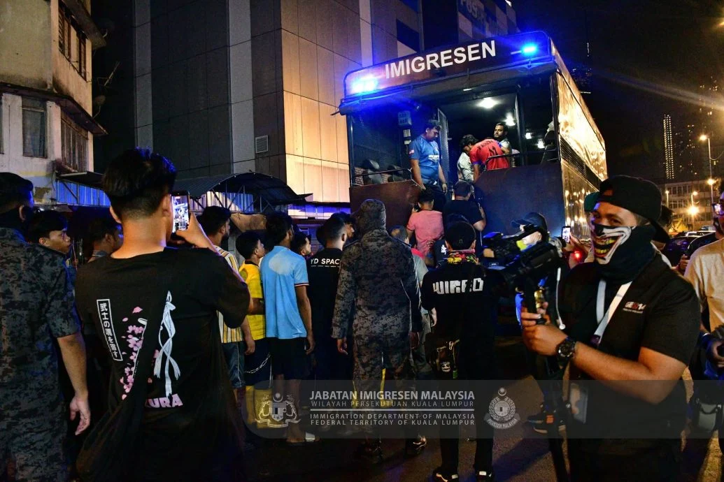 已签发//移民局午夜扫荡半山芭·逮捕186名非法外劳