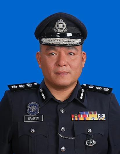 已签发//组屋单位传恶臭·警上门揭行李藏尸 谋杀角度调查