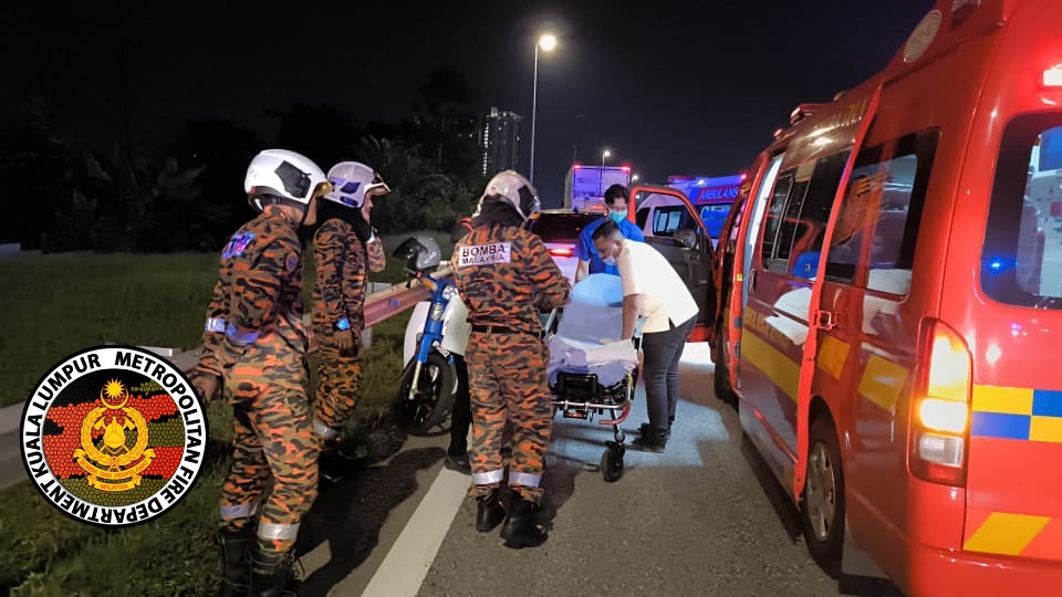 已签发//轿车疑失控起火2死一伤·交警:需DNA检测确认死者身份