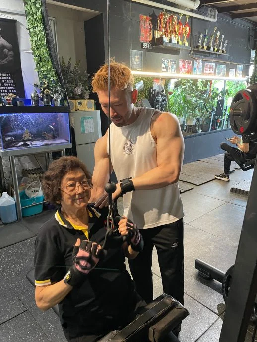 年龄不是问题 八旬重训找回健康