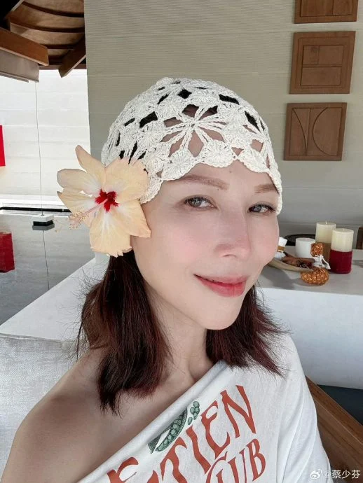 张晋脸颊凹陷面色无光惹担忧 蔡少芬懒理继续分享度假照