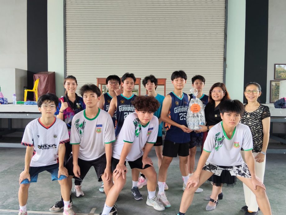 待上网/霹:学海学记|南华华中篮球赛 “篮”不住球员挥洒汗水