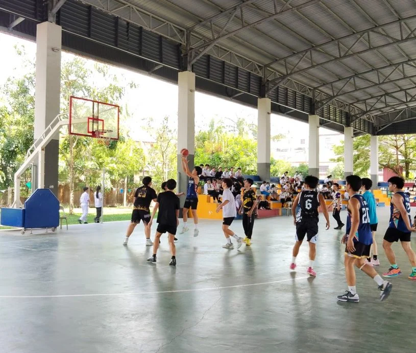 待上网/霹:学海学记|南华华中篮球赛 “篮”不住球员挥洒汗水