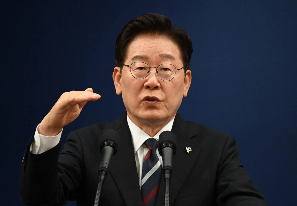 支持率暴跌!李在明政府民调首呈“死亡交叉”
