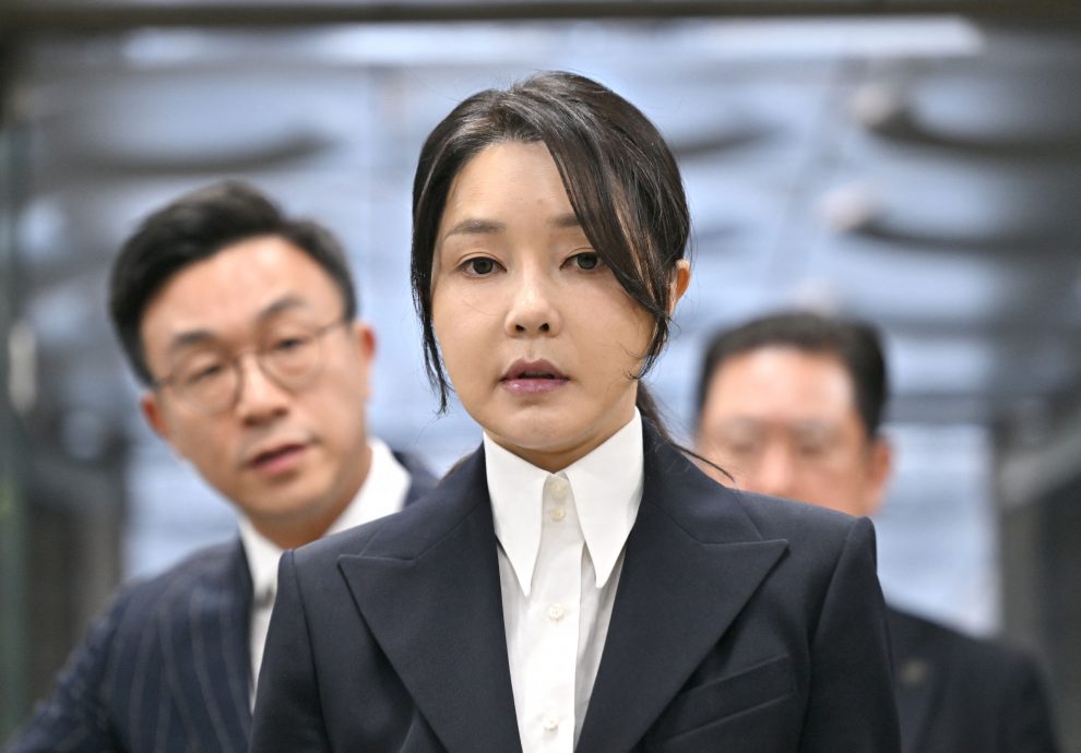 收迪奥名牌包! 韩前第一夫人金建希一审获判7年刑