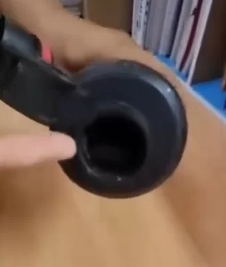 教师揭学生水壶暗藏机关 手机电子烟可塞进去!
