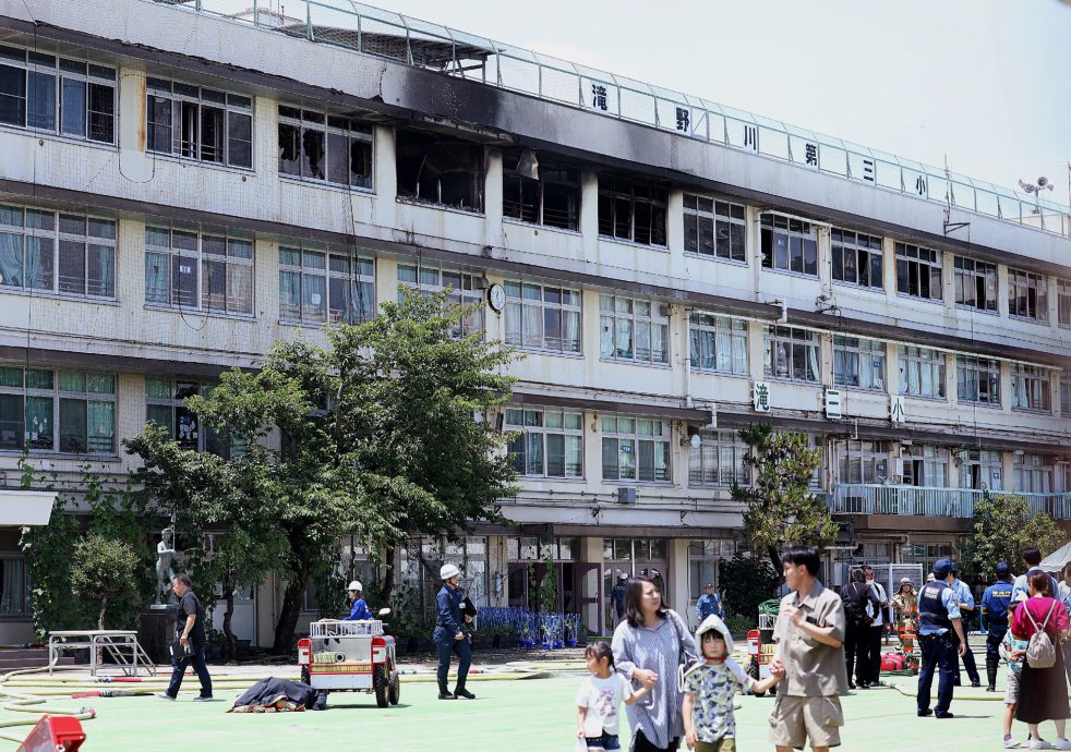 日本东京小学发生火灾 10人受伤